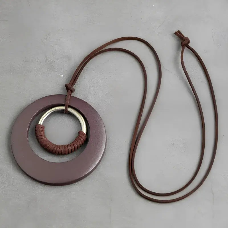Colar Satori – Metal, Madeira e Couro Vegano