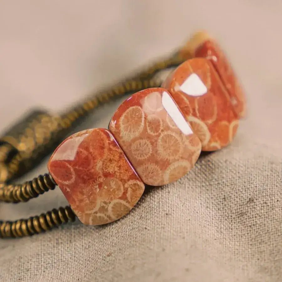 Bracelete Duplo em Coral Natural e Cobre com Pingentes - Linha Nepal