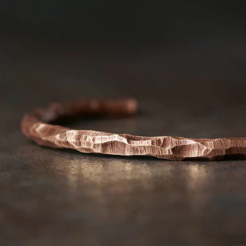 Bracelete Slim em Cobre Martelado à Mão - Linha Nepal