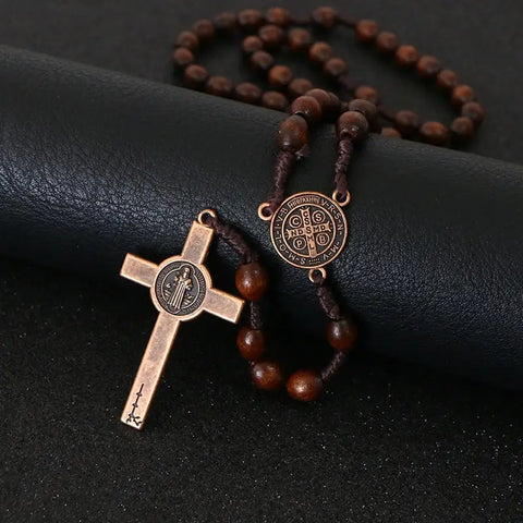 Terço em Madeira com Medalha de São Bento e Crucifixo