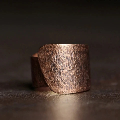 Dupla de Bracelete Ox Martelado e Anel Folha Martelado em Cobre - Linha Nepal