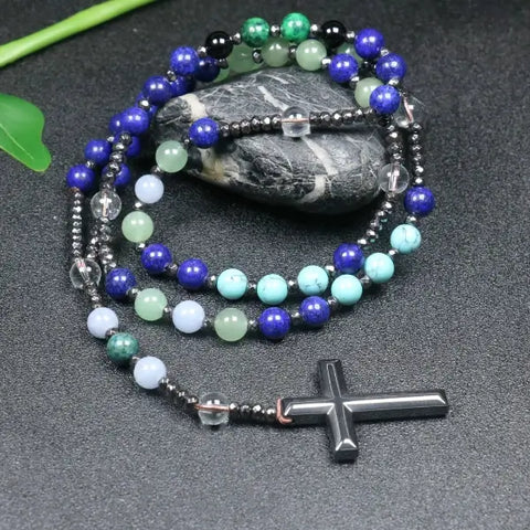Terço em Pedras Naturais Lapis Lazuli, Turquesa e Ônix com Cruz em Hematita Rosário